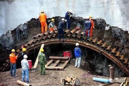 榆阳隧道钢花管支护案例